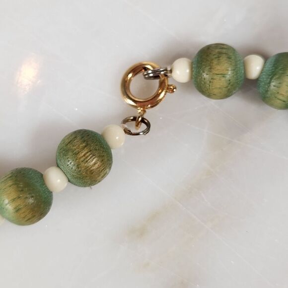 Vintage Shell & Wooden Necklace & Earring Set - Picture 9 of 9